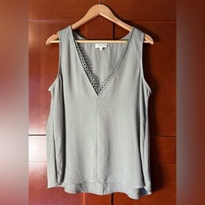 Bobeau Gray/Sage V-Neck Tank Top With Lace Trim Size XL
